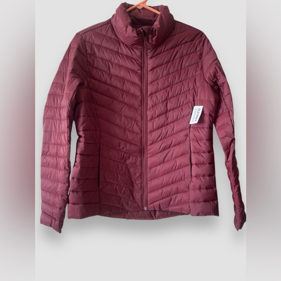 Old Navy Womens Puffer Jacket Water Resistant Burgundy Sz M Quilted Full Zip NWT - Picture 2 of 8